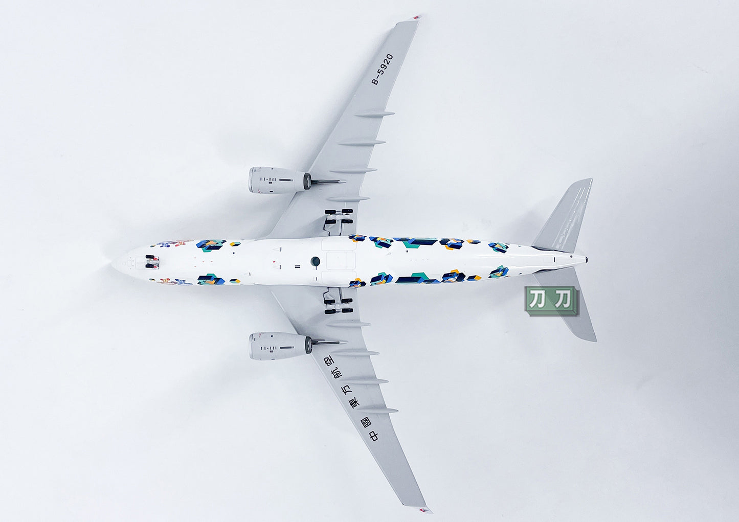 1:400 NG Models CHINA EASTERN A330-200 Passenger Airplane Diecast Aircraft Model