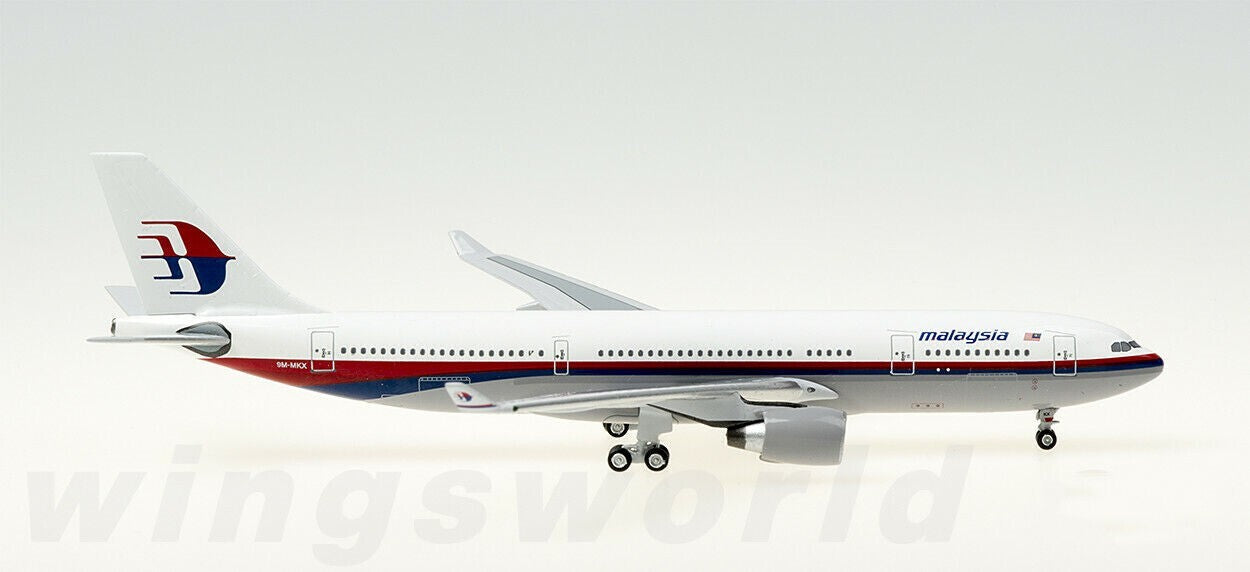 1:400 AeroClassics Malaysia Airlines A330-200 Passenger Airplane Diecast Model