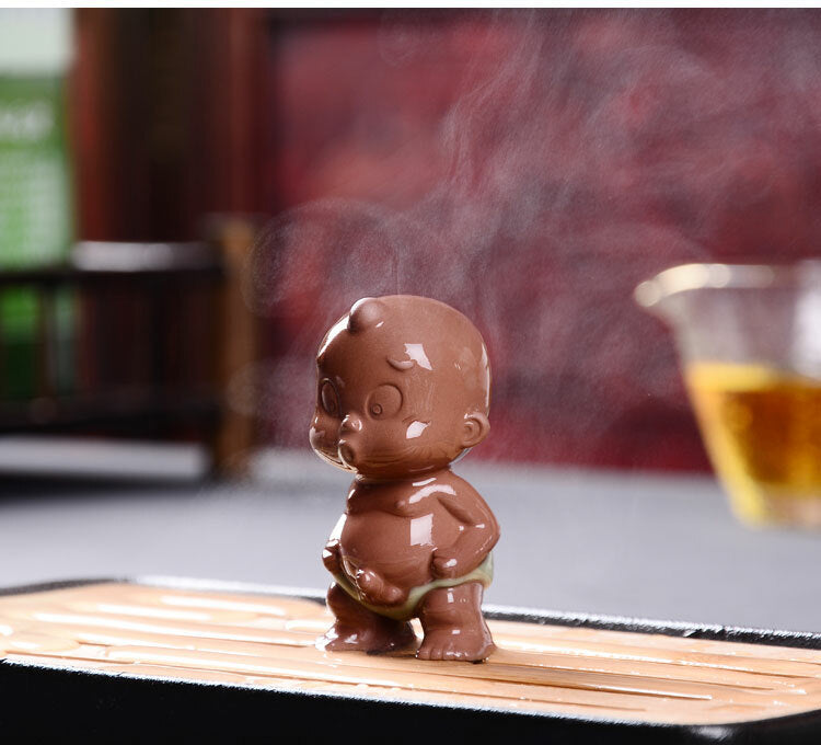 Small Pet Lovely Pee Doll Water Spray Boy Statue Small Home Decoration Tea Pet
