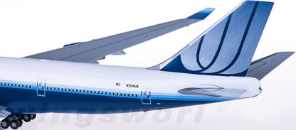 1:200 35CM JC Wings UNITED BOEING 747-400 Passenger Airplane Diecast Plane Model