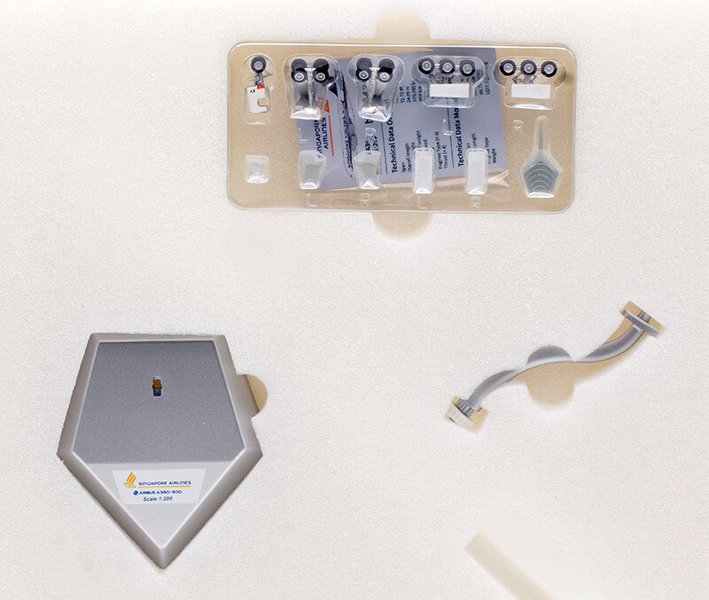 37CM 1:200 SQ Wings SINGAPORE AIRLINES AIRBUS A380 Airplane Diecast Plane Model