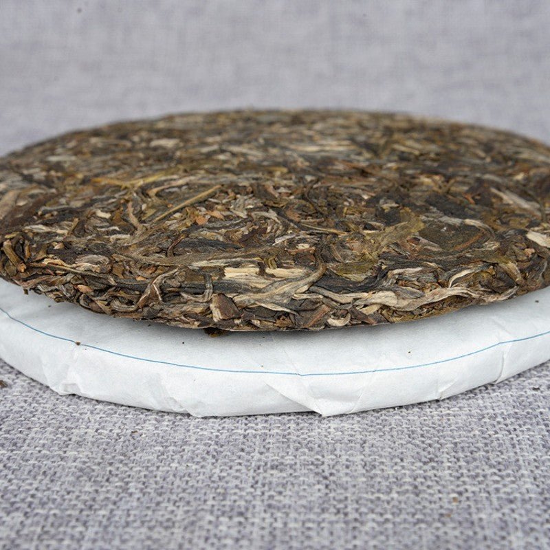 357G Yunnan Pu'er Tea Ancient Tree Tea Cake Silver Aqizi Cake Tea 2017 Spring Tea -