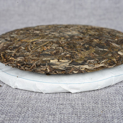 357G Yunnan Pu'er Tea Ancient Tree Tea Cake Silver Aqizi Cake Tea 2017 Spring Tea -