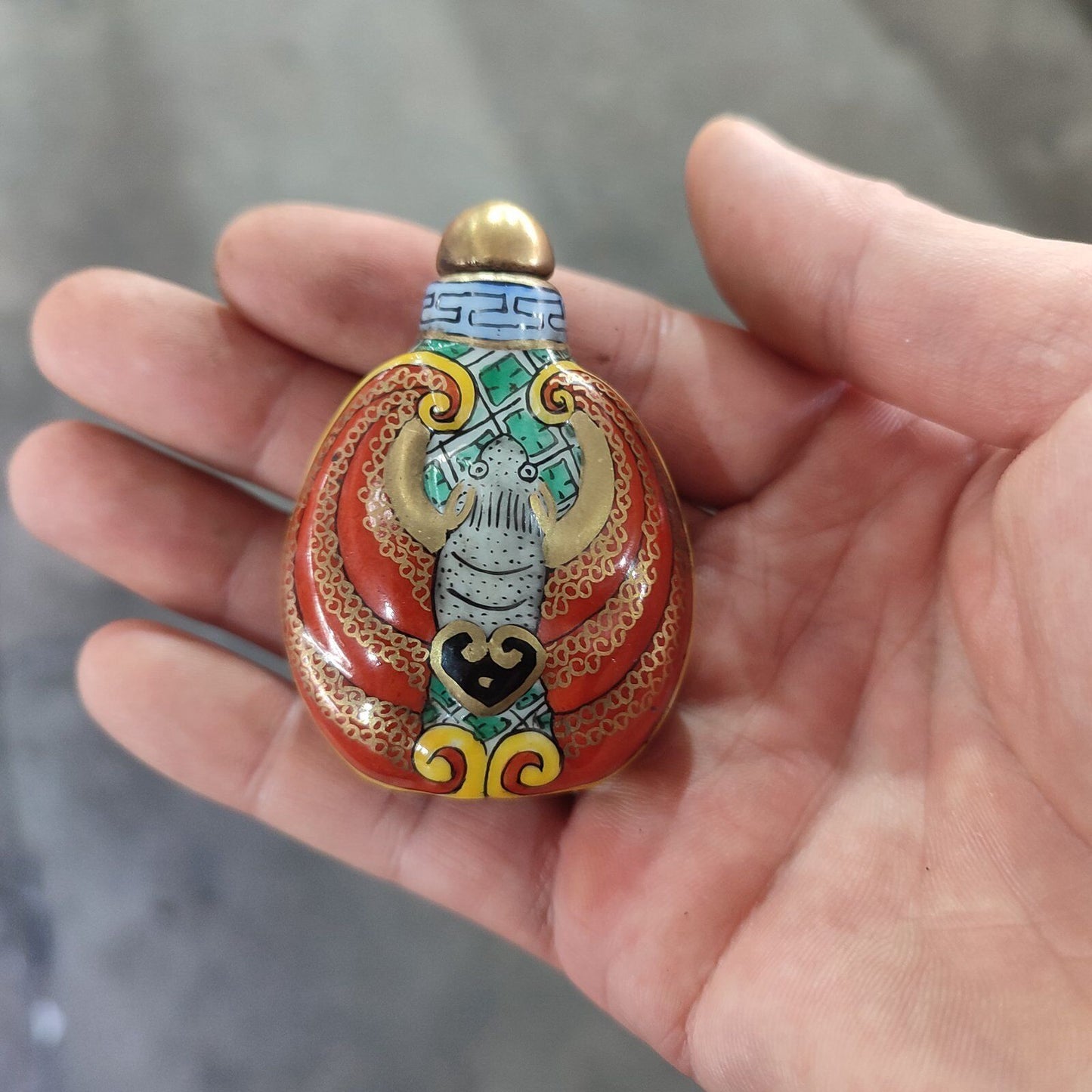 A Chinese Famille Rose Porcelain Snuff Bottle Bat Statue Painted Blessing Gift