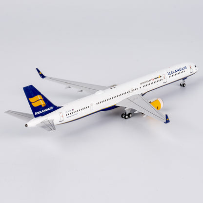 1:400 NGmodels Icelandair Boeing 757-300 Passenger Airplane Diecast Plane Model