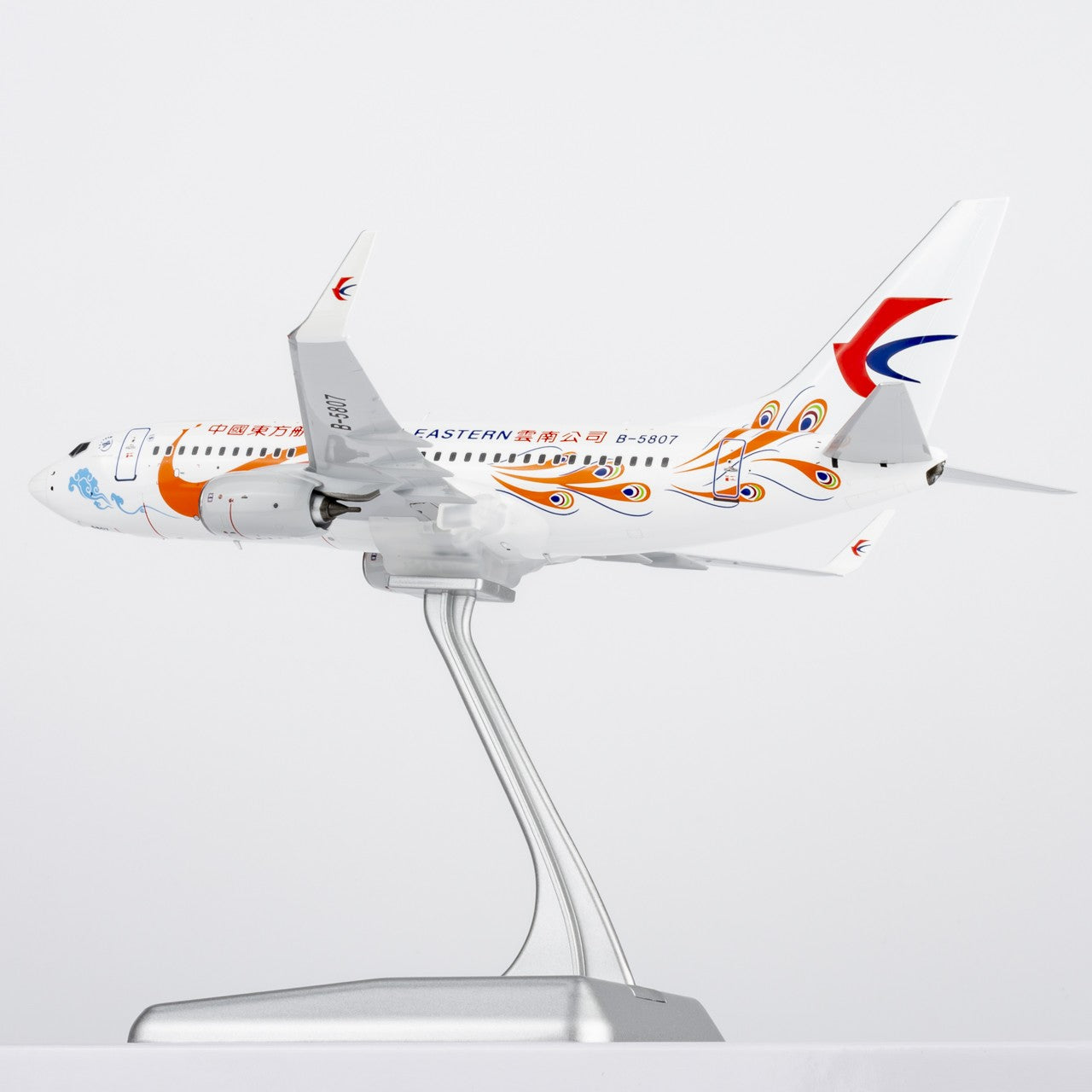 1:200 NGmodels China Eastern B737-700 Passenger Airplane Diecast Plane Model