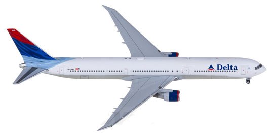 1:400 Geminijets Delta Air Lines B767-400ER Passenger Airplane Diecast Model