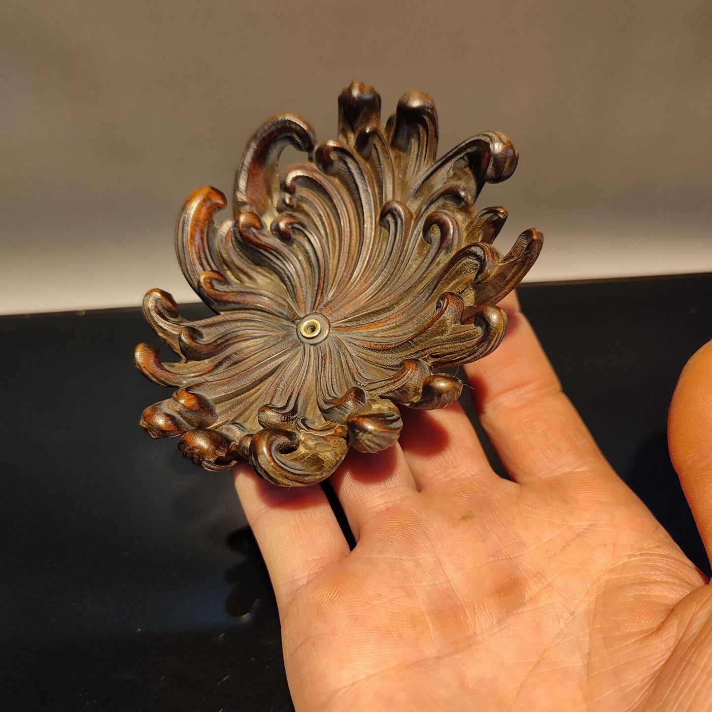 Chinese Boxwood Art Chrysanthemum Statue Tea Pet Incense Hold Stand Table Deco