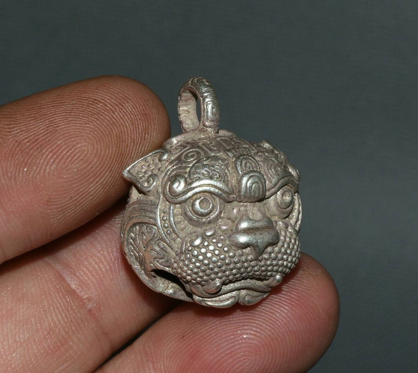 3CM Rare Chinese Miao Silver Feng Shui Foo Dog Lion Beast Head Bell Pendant