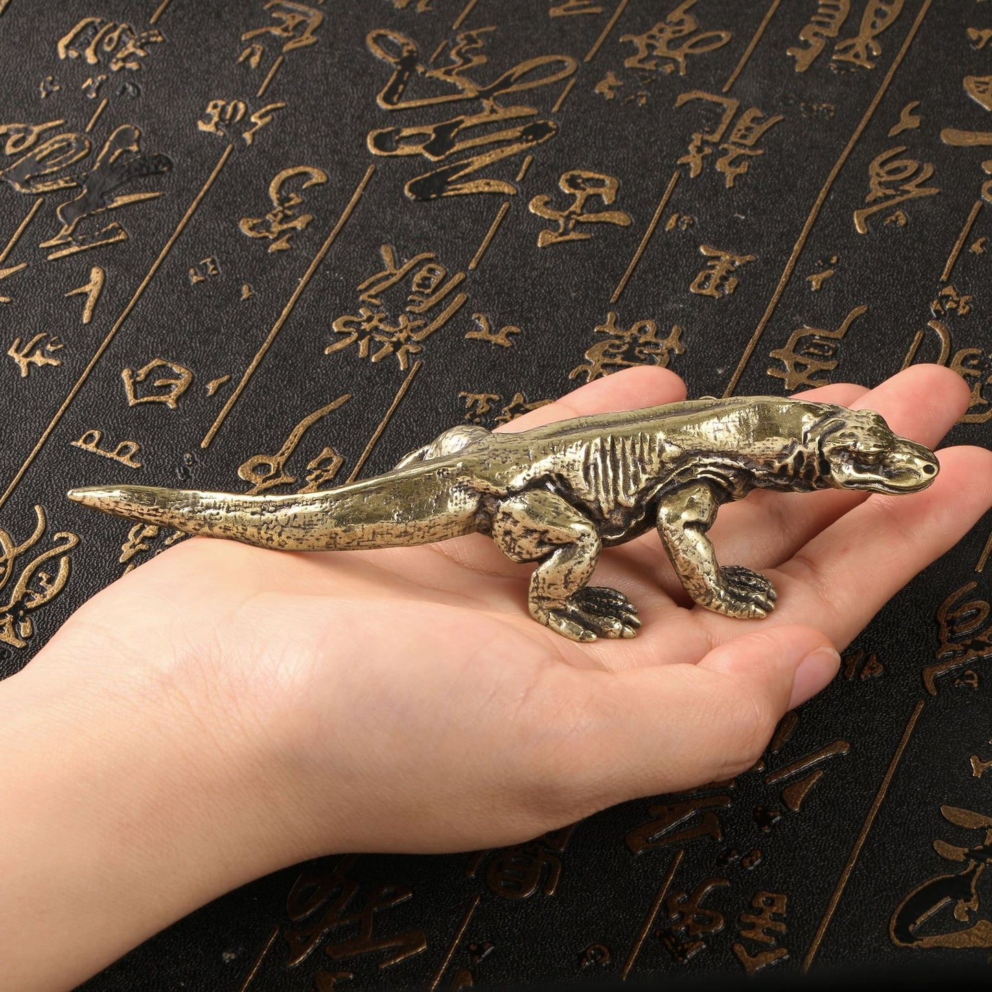 Komodo Dragon Statue Brass Carving Ornament Creative Tea Pet Fun Copper Decor
