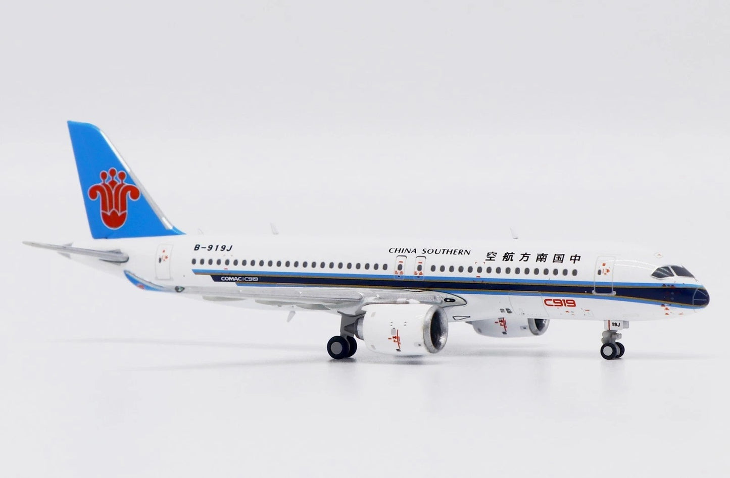1:400 JC Wings China Southern Comac C919 Passenger Airplane Diecast Plane Model