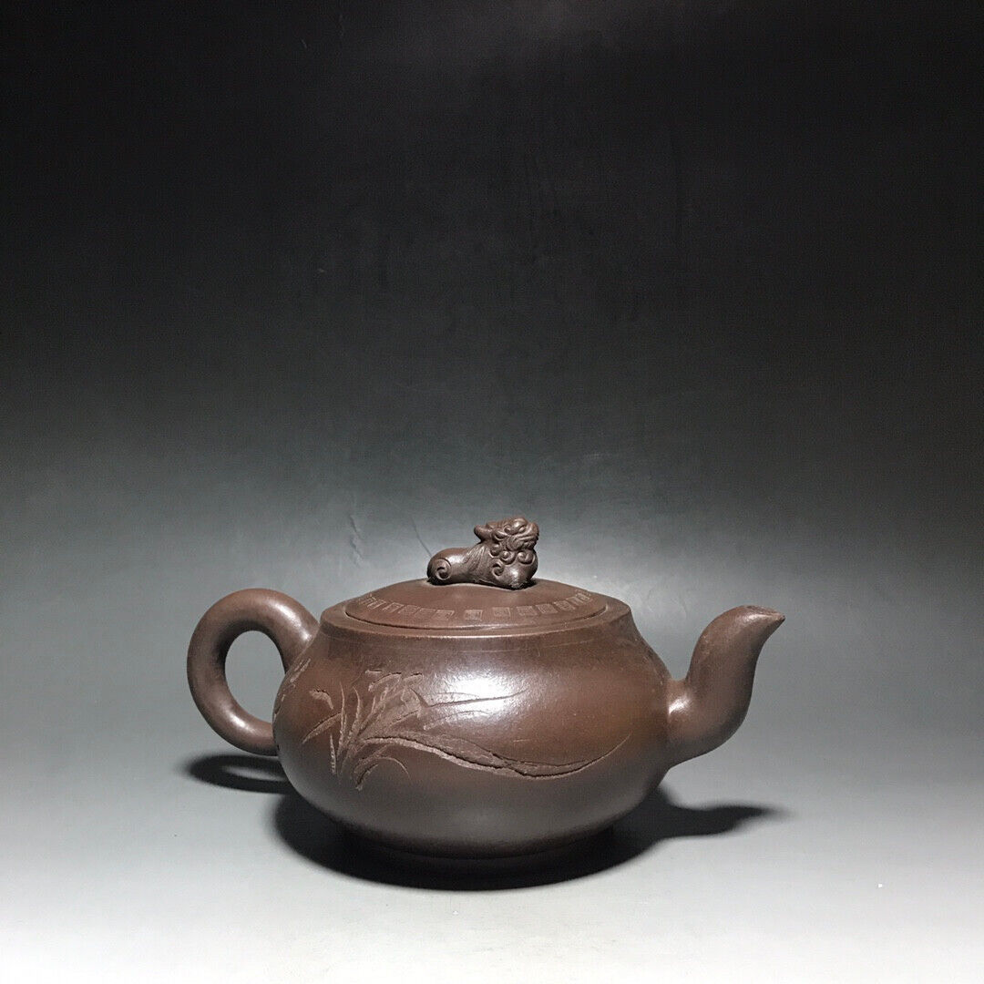 Chinese Yixing Zisha Clay Handmade Exquisite Teapot（瑞兽 底款：吴云根）