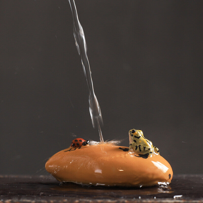 Creative Tea Pet Squirt Pee Frog On Stone Tea Pet Handmade Yixing Zisha Tea Play