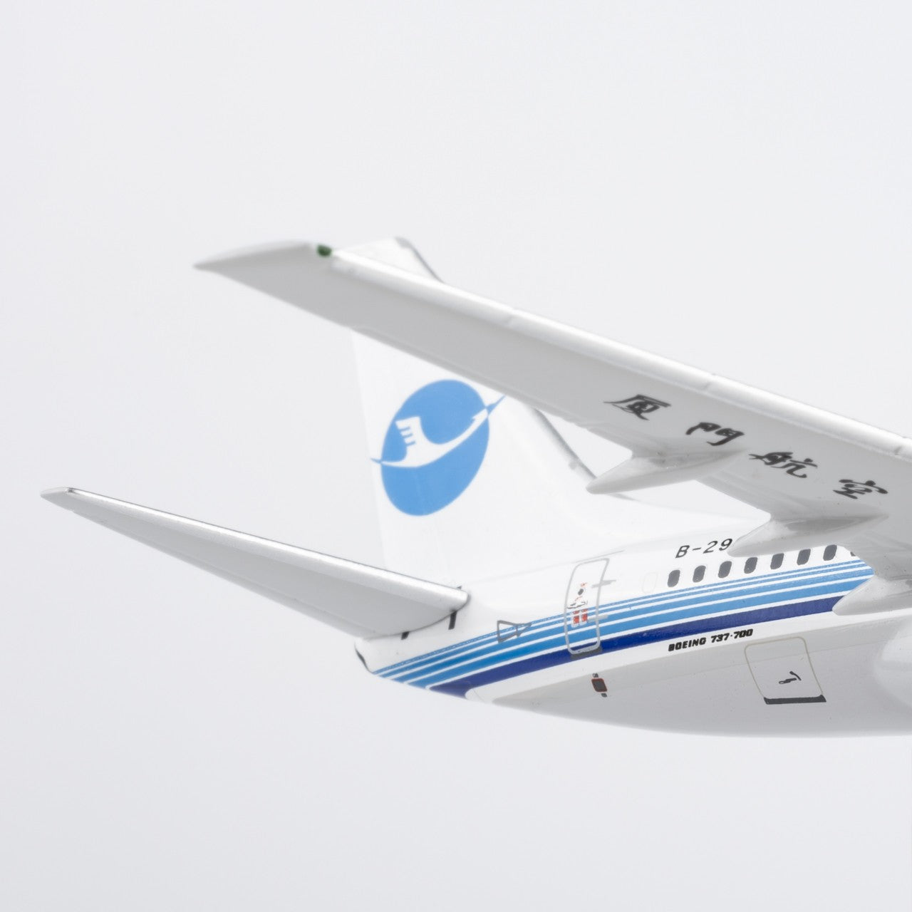 1:400 NGmodels XiamenAir B737-700 B-5218 Passenger Airplane Diecast Plane Model