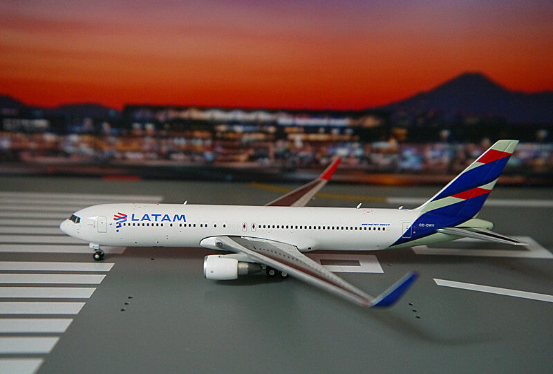 GeminiJets LATAM for BOEING B767-300ER CC-CWV 1/400 DIECAST plane Pre-builded