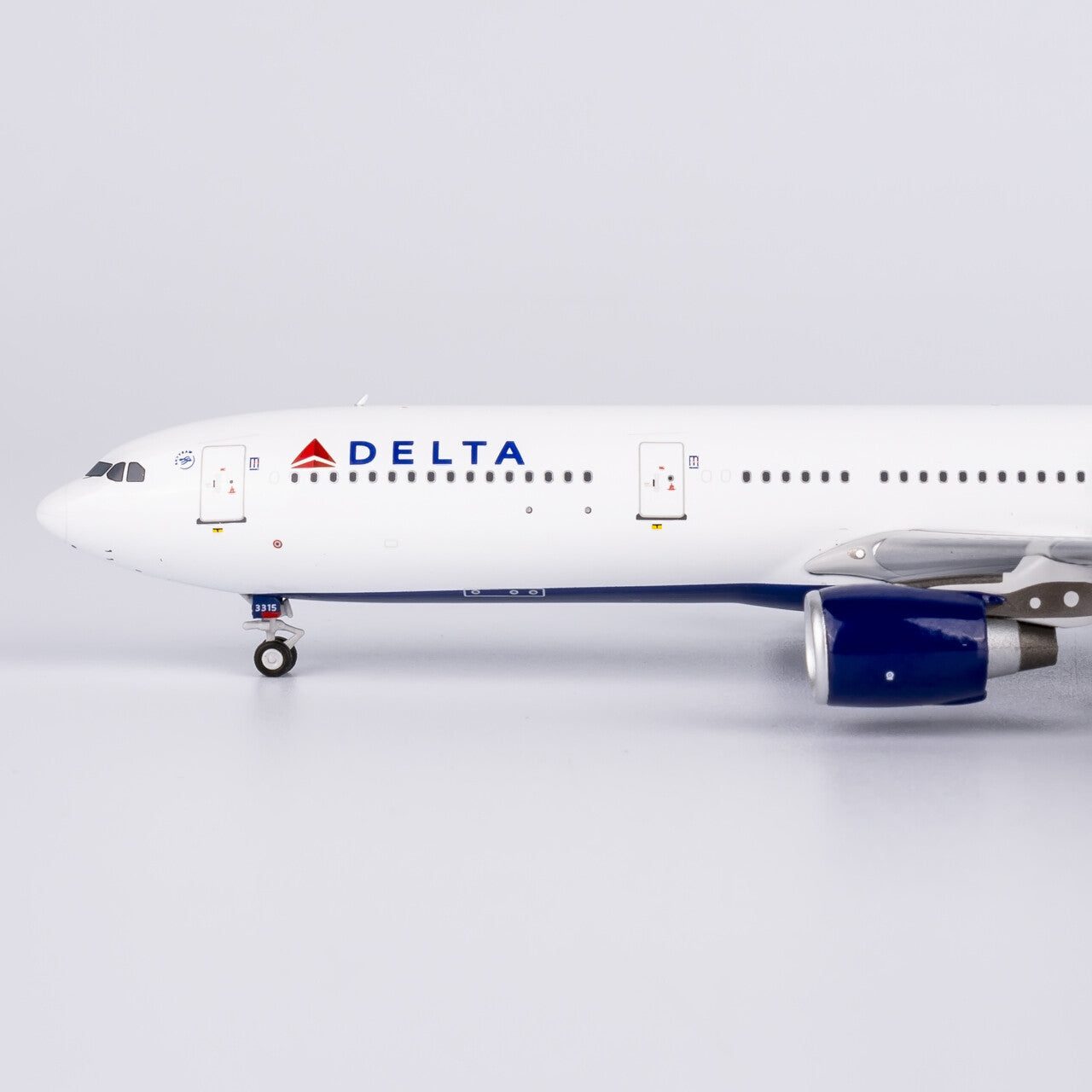 1:400 NG Models DELTA Airbus A330-300 Passenger Diecast Aircraft Model