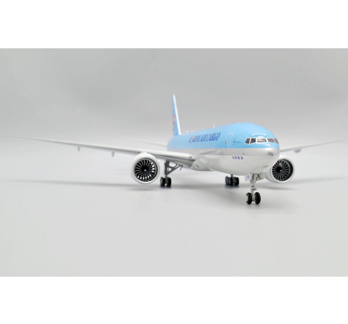 1:200 JC Wings Korean Air Boeing 777-200F Passenger Plane Diecast Aircraft Model