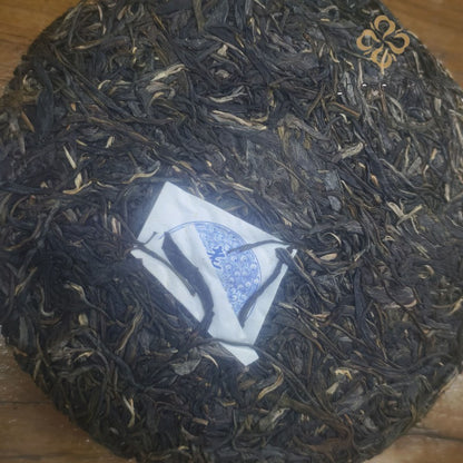 357g Raw Pu'er Yunnan Laobanzhang Old Tree 18 Year Qizi Compressed Tea Cake