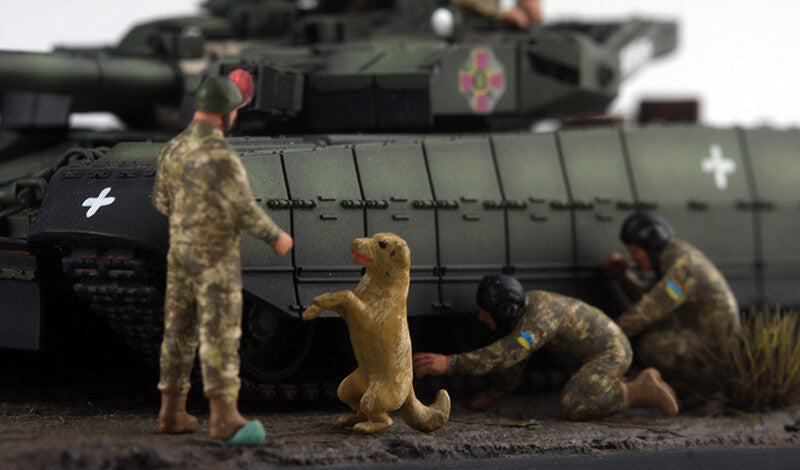 1/72 Ukrainian Crews Can Be Used With T84 5pcs Soldiers Cute Dogs Model No Tank