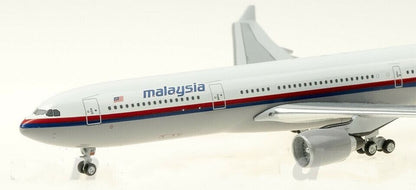 1:400 AeroClassics Malaysia AIRBUS A330-300 Passenger Airplane Diecast Model