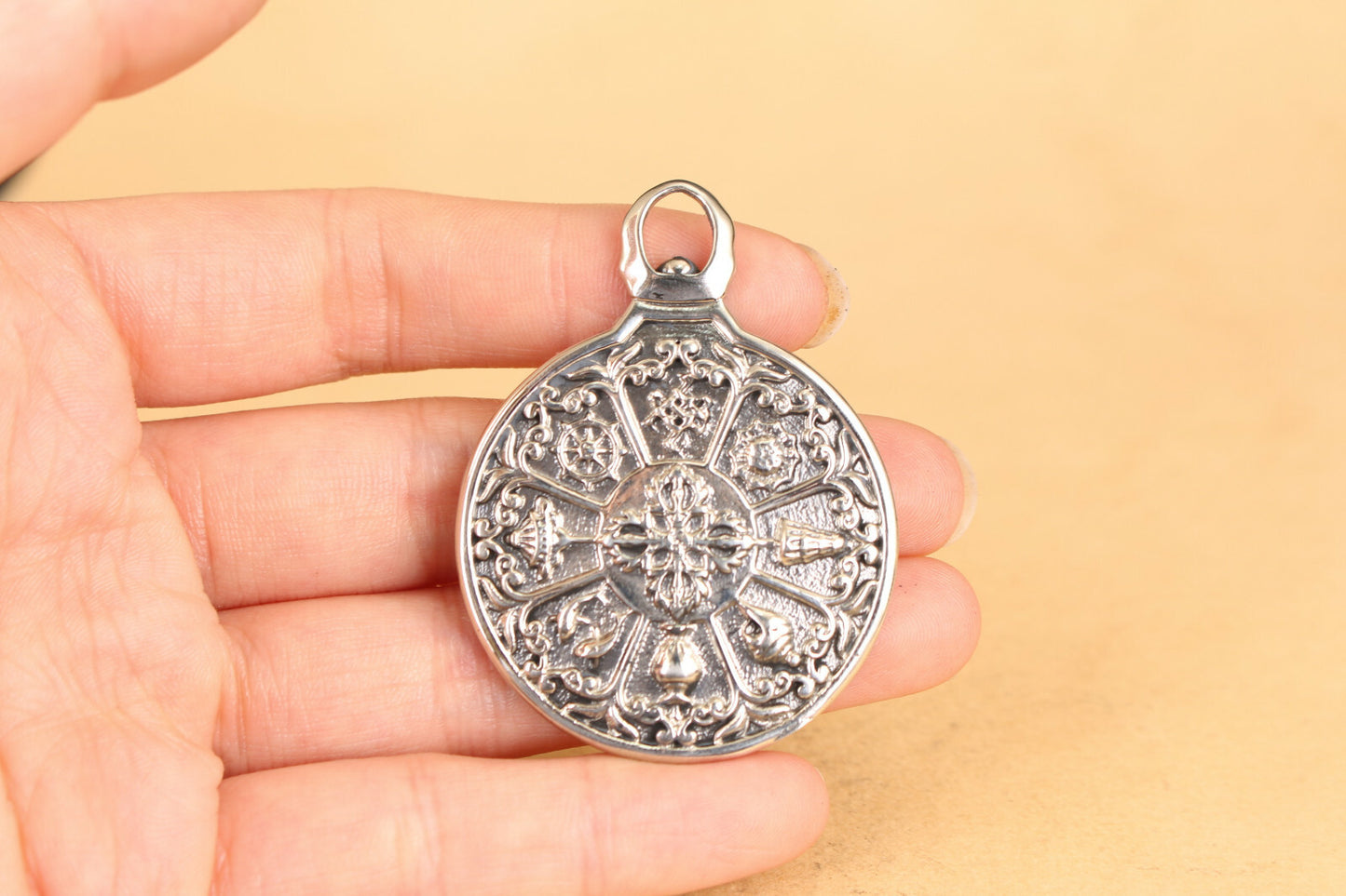 Chinese tibet silver dragon amulet pendant netsuke nobe necklace