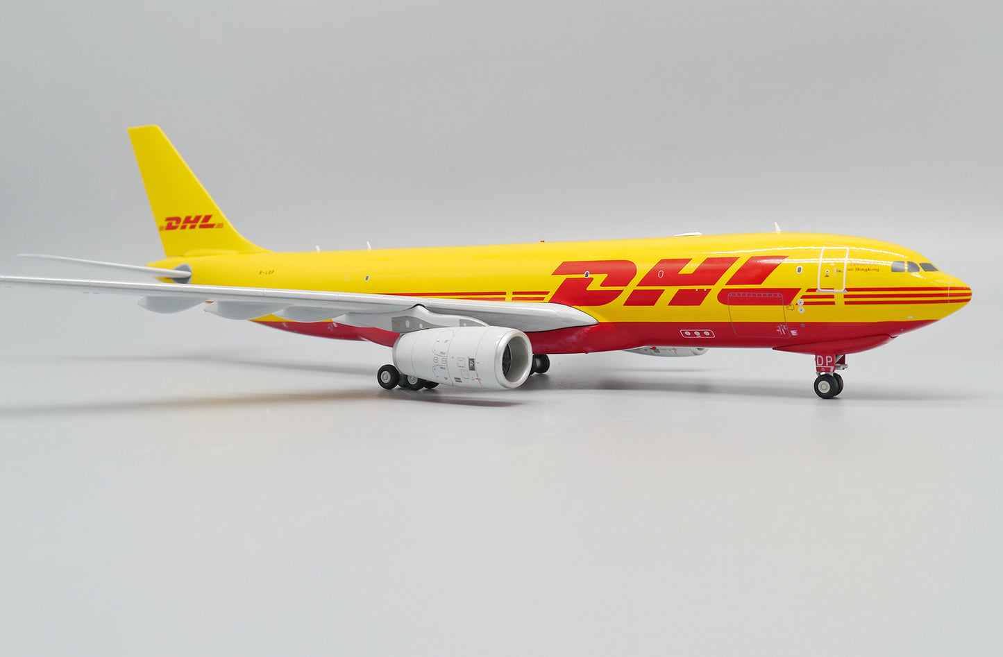 1:200 30CM JC Wings DHL A330-200F Airfreighter Airplane Diecast Aircraft Model