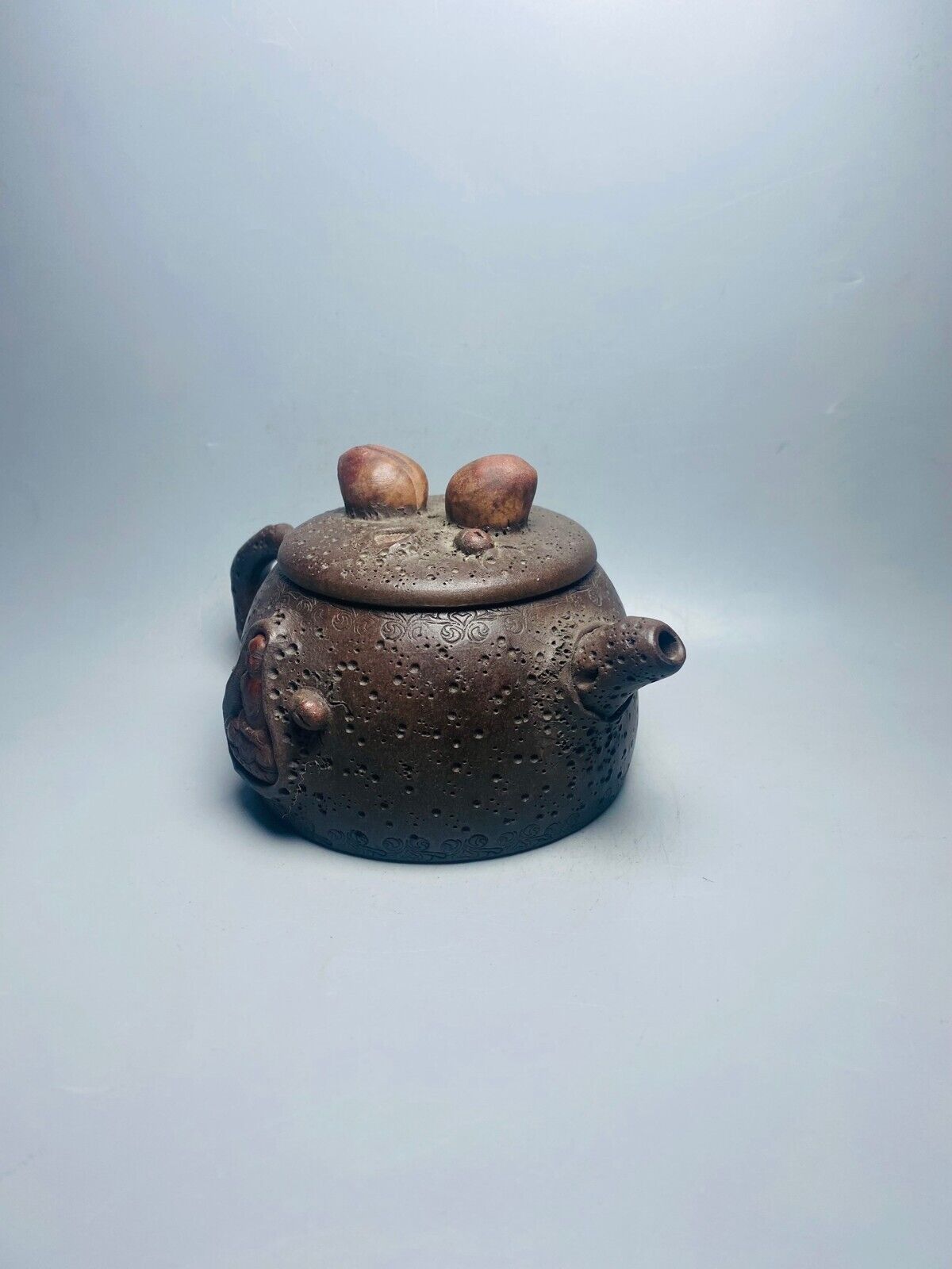 Chinese Yixing Zisha Clay Handmade Exquisite Teapot （供春 底款： 顾景舟）