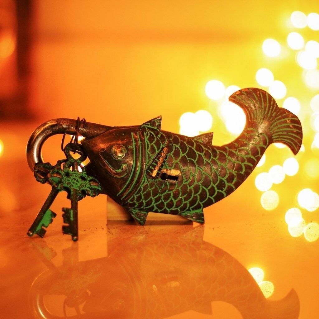 Antique Look Fish Design Functional Brass Padlock with 2 Keys Deep Black Green
