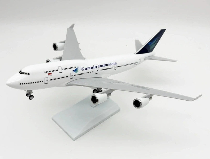 30CM Garuda Indonesia BOEING 747-400 Airplane Landing Gear Resin Aircraft Model