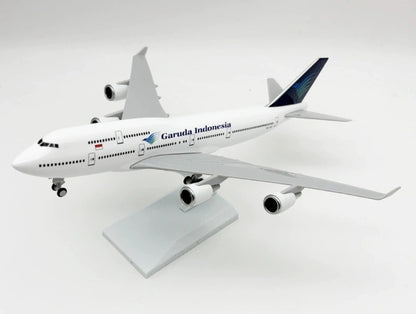 30CM Garuda Indonesia BOEING 747-400 Airplane Landing Gear Resin Aircraft Model