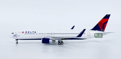 1:400 PandaModel DELTA B767-300 N171DZ Passenger Airplane Diecast Model