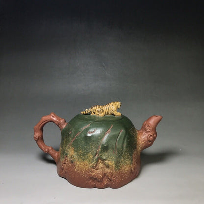 Chinese Yixing Zisha Clay Handmade Exquisite Teapot （藏龙卧虎 底款：蒋蓉）