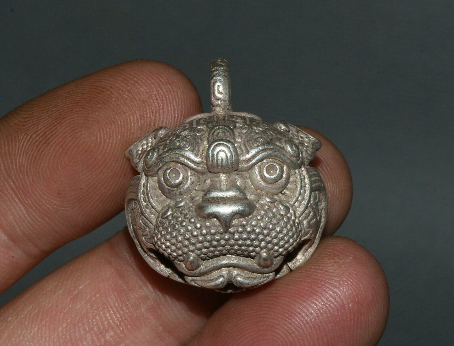 3CM Rare Chinese Miao Silver Feng Shui Foo Dog Lion Beast Head Bell Pendant