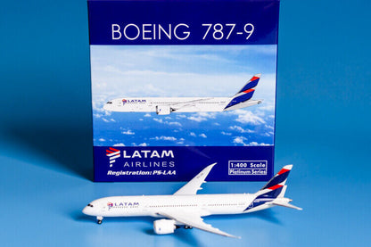 1:400 Phoenix LATAM BOEING 787-9 Passenger Airplane Diecast Aircraft Plane Model