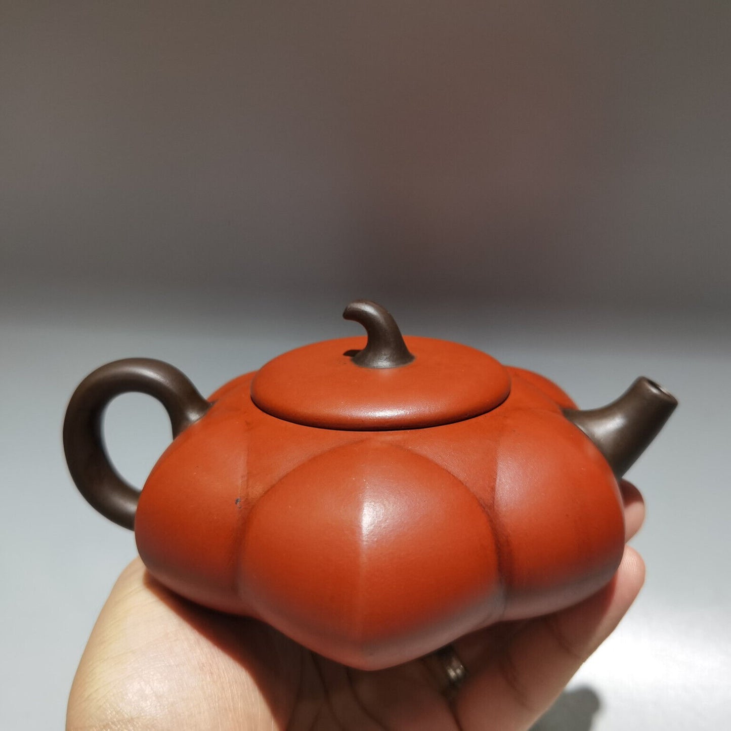 Chinese Yixing Zisha Clay Handmade Exquisite Teapot（六方柿扁壶 低款：周桂珍）