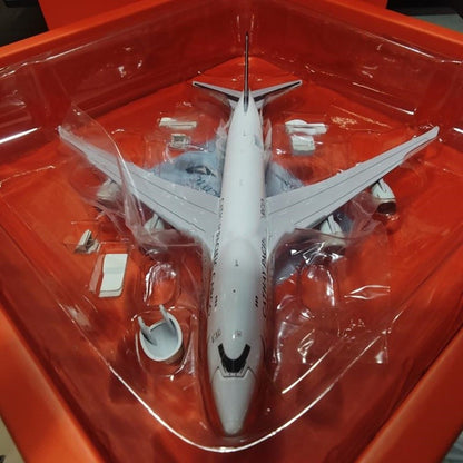 1:400 JC Wings Cathay Pacific B747-8FPassenger Airplane Diecast Aircraft Model
