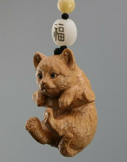 2-Inch hand-carved beech wood mesh - cute kitten -