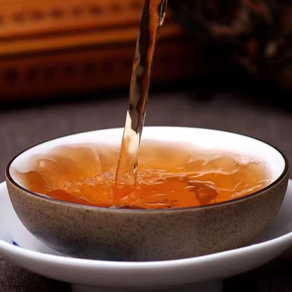 2004 Yunnan Pu-erh Tea Lao Ban Zhang Raw Puerh Tea Cake Wild Tree Pu'er Tea 357g