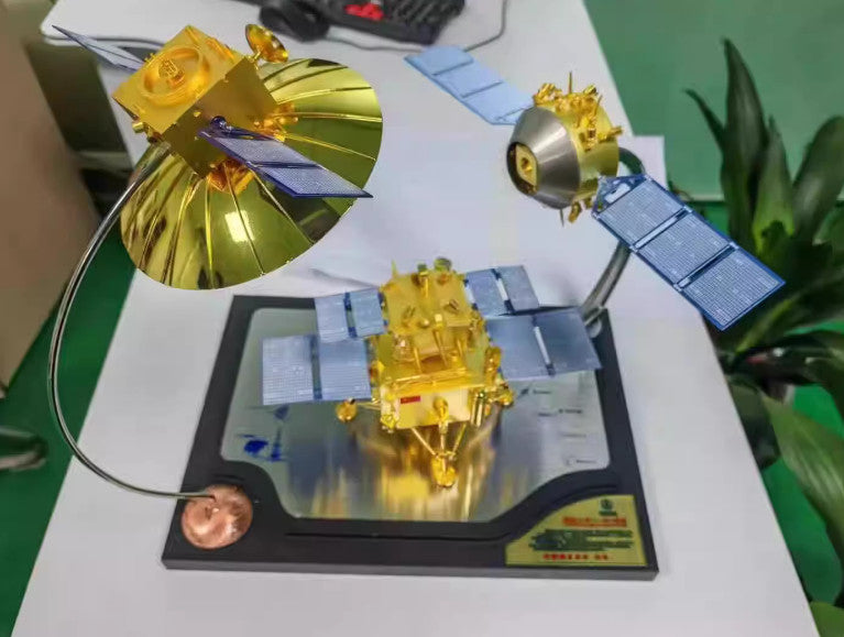 1:30 35CM Chang'e-6 Probe Lunar Rover Diecast Lunar Lander Model Collection