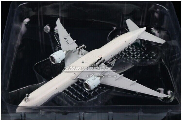 1:400 JC Wings CATHAY PACIFIC BOEING 777-300ER Passenger Airplane Diecast Model