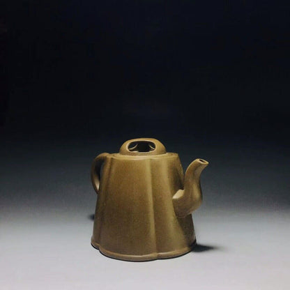 Chinese Yixing Zisha Clay Handmade Exquisite Teapot （梅花三弄 底款：周桂珍）