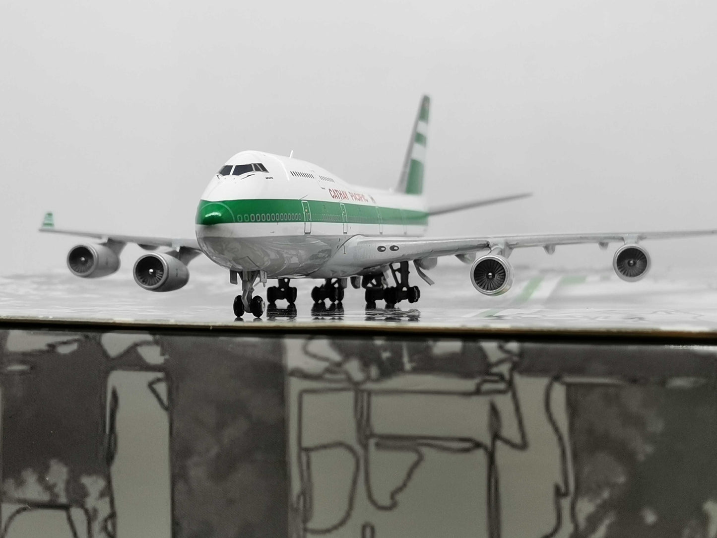 1:400 JC Wings CATHY PACIFIC BOEING B747-400 Passenger Airplane Diecast Model