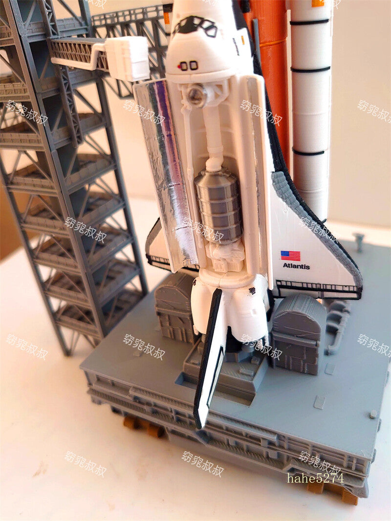 1/400 Space Shuttle Discovery with Launcher Platform Painted Model Collection