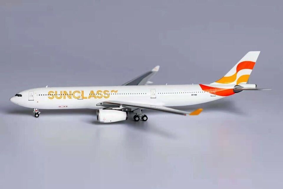 1:400 NG Model SUNCLASS AIRBUS A330-300 Passenger Airplane Diecast Plane Model