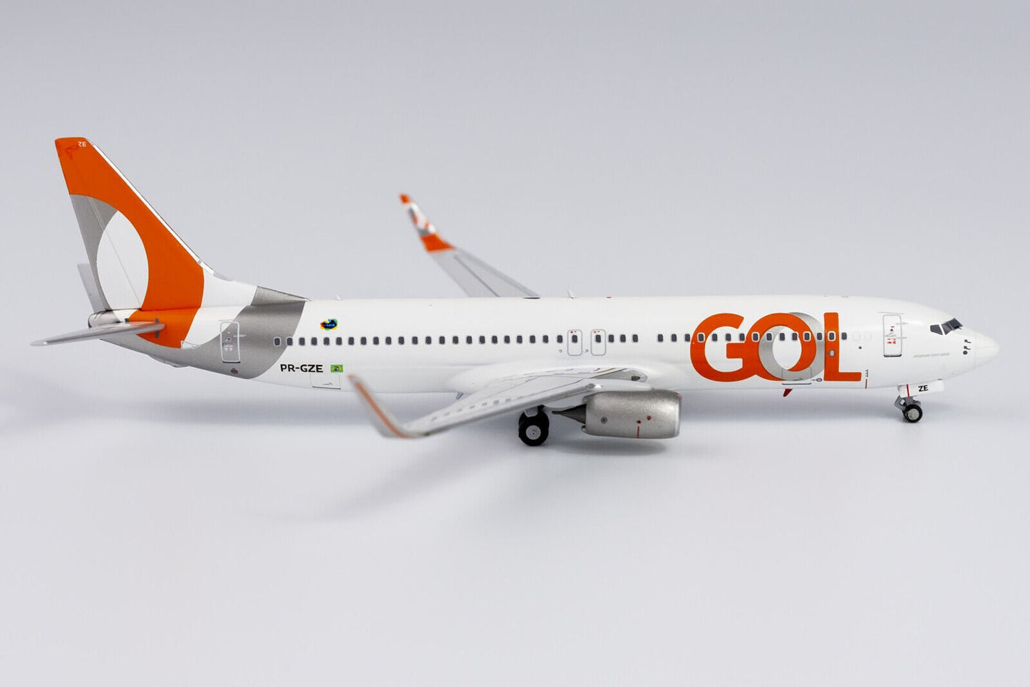 1:400 NG Model GOL BOEING 737-800 Passenger Airplane Diecast Aircraft Model