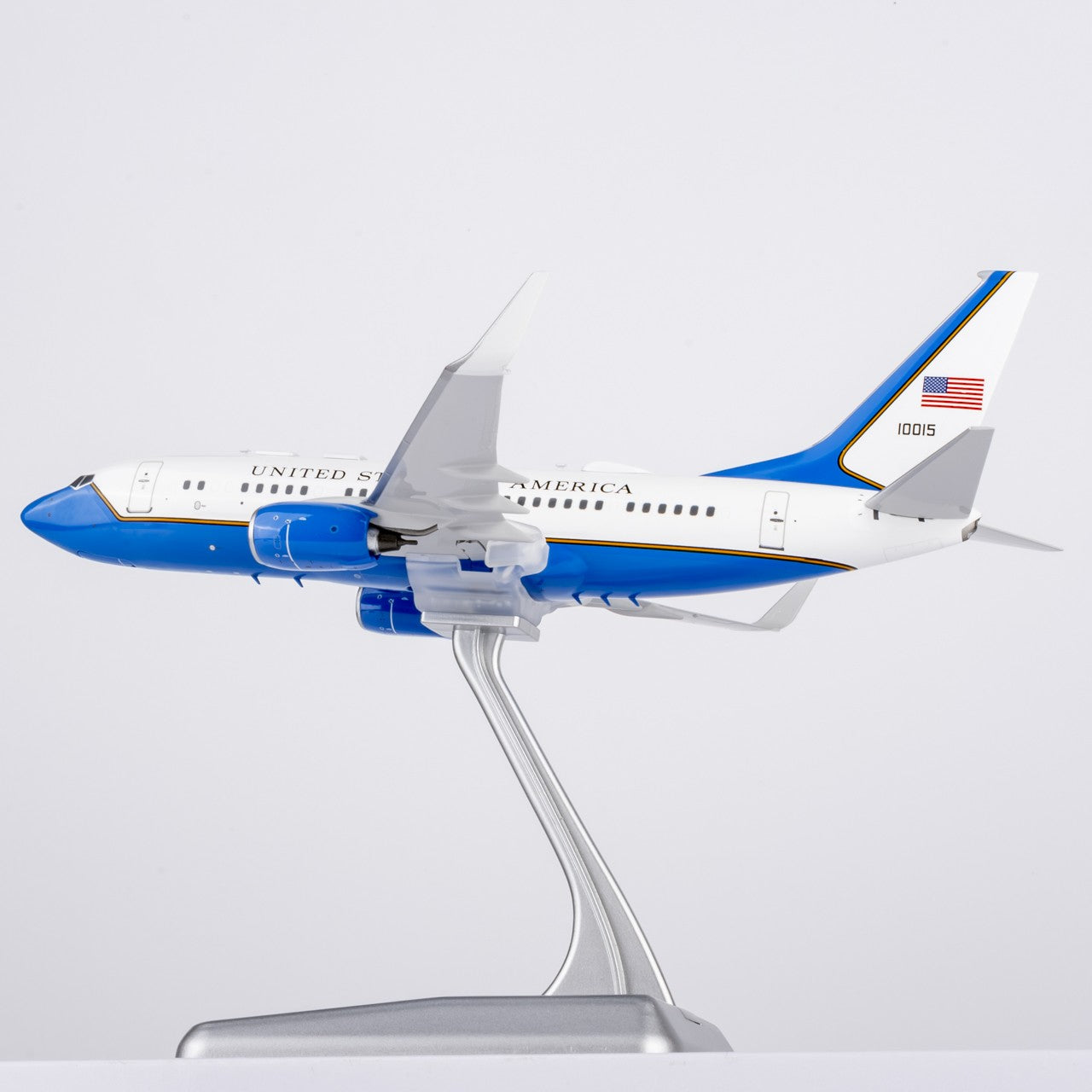 1:200 NGmodels USAF Boeing 737-700 Passenger Airplane Diecast Plane Model