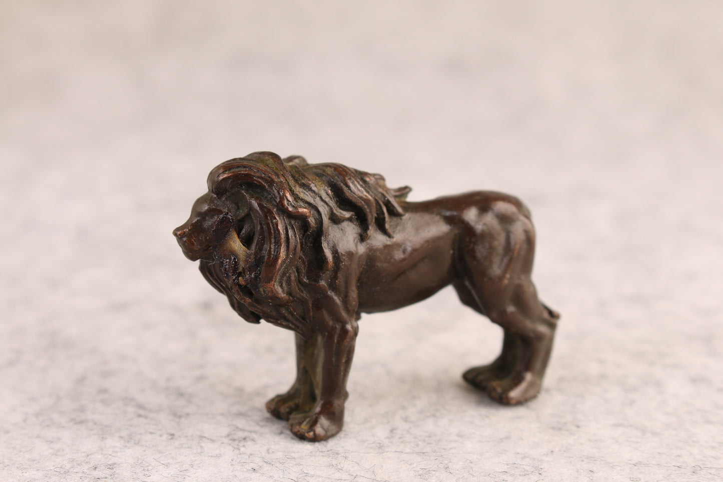 Mini Good stand Bronze lion leo Collection netsuke statue tea pet table decor