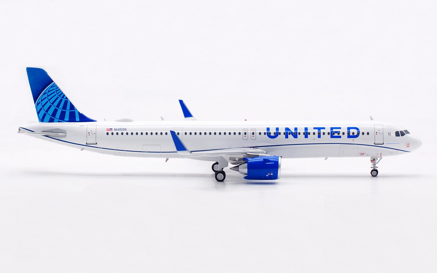 1:200 InFlight United A321NEO N14506 Passenger Airplane Diecast Aircraft Model