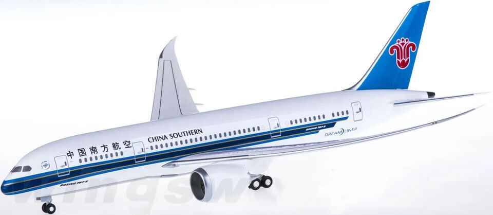 1:200 28CM Hogan CHINA SOUTHERN BOEING 787-8 Passenger Plane ABS Plastic Model