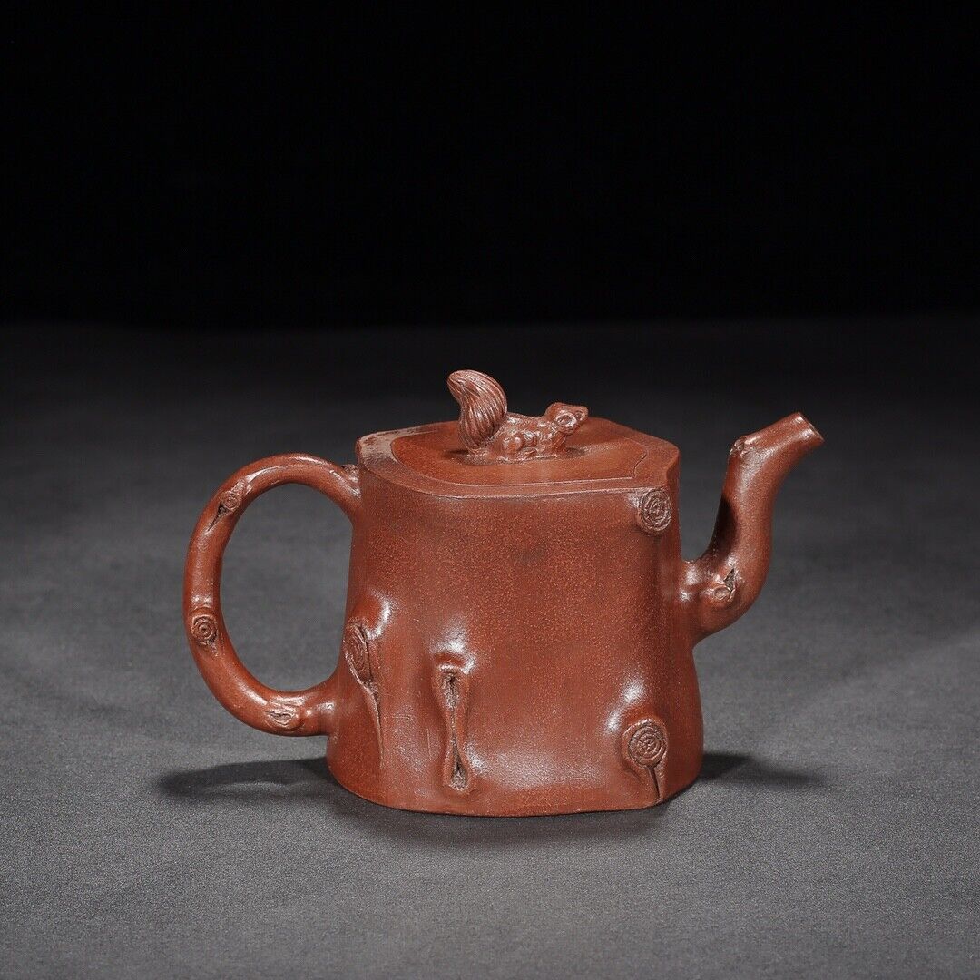 Chinese Yixing Zisha Clay Handmade Exquisite Teapot（松鼠葡萄 底款：杨凤年）